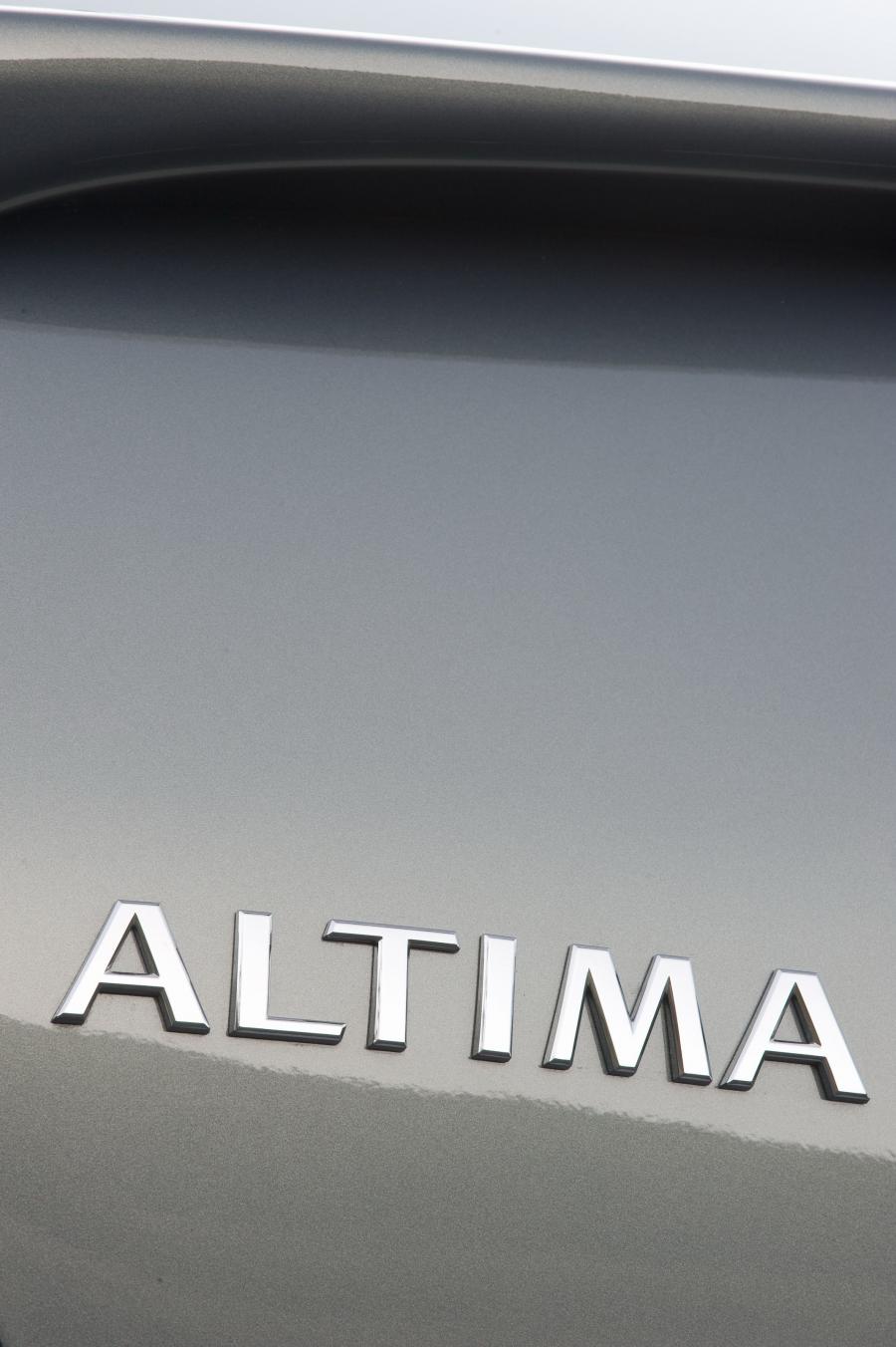  Nissan Altima Hybrid 2010 года  (фото 26 из 48)